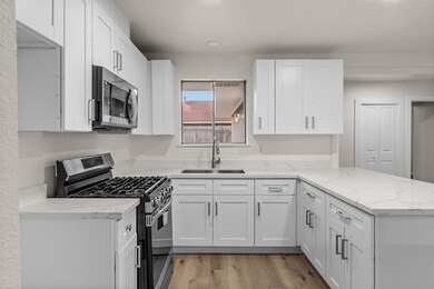 8819 Glenhouse Dr, Houston, TX 77088 - photo 7