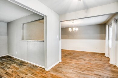 8815 Hillsgrove Ct, Houston, TX 77088 - photo 5