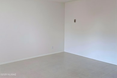 2625 N Alvernon Way unit F4, Tucson, AZ 85712 - photo 2