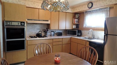 Eat-In Kitchen