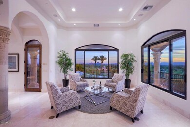 Sitting/Cocktail Room
