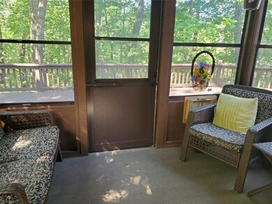 COZY 3 SASON ROOM.
