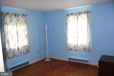 751 W Main St, New Holland, PA 17557 - photo 3