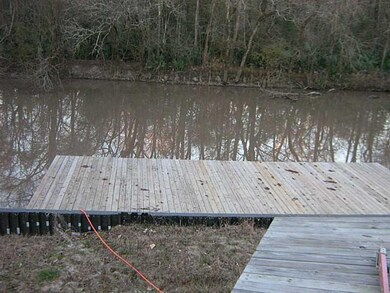 Waterfront/Dock/Pier.