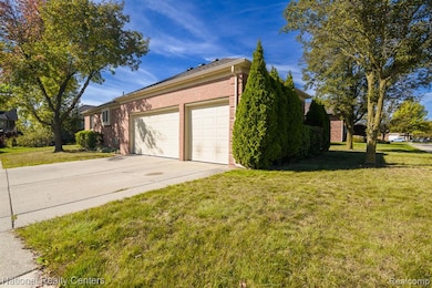 21130 Parkplace Ln unit 11, Clinton Township, MI 48036 - photo 3