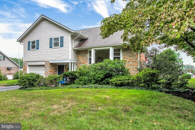 318 Holland St, Reading, PA 19607 - photo 2