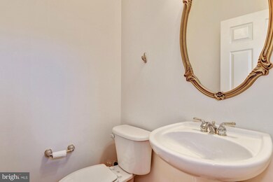 6924 Inlet Cove Dr, Fort Belvoir, VA 22060 - photo 5