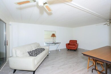 4 425 Seagull - Living Room - V3jpg