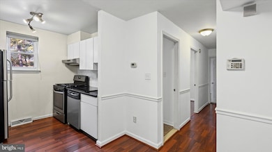 4417 Falls Bridge Dr unit J, Baltimore, MD 21211 - photo 6