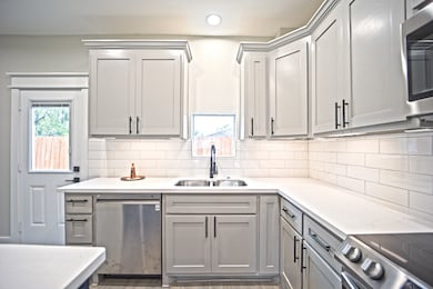 2413 Glen Ln unit C, Houston, TX 77088 - photo 6