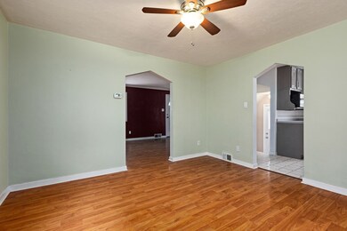 Dining Room. Just steps from the kitchen, the ideal place for family gatherings.