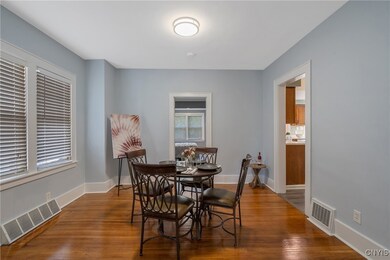 Now we enter into the dining room with more of tho