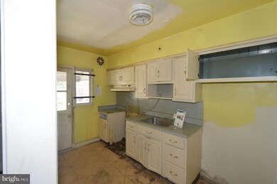 1109 Lyndhurst St, Baltimore, MD 21229 - photo 5