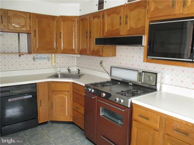 16 Winthrop Rd, Darby, PA 19023 - photo 4