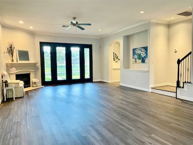 Spacious living room