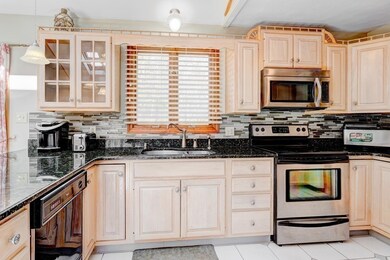 13 Strawberry Ln, North Dartmouth, MA 02747 - photo 7