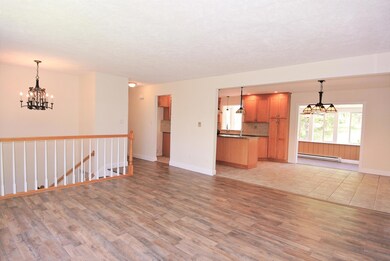 1030 Locust Ln, Stroudsburg, PA 18360 - photo 4