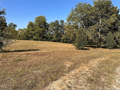 702 W Becks Mill Rd, Salem, IN 47167 - photo 2