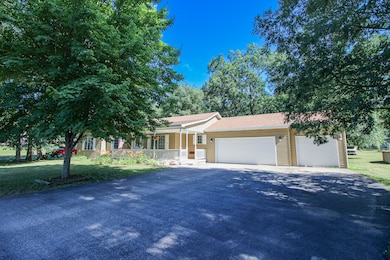 11546 Georgetown Dr, Demotte, IN 46310 - photo 3