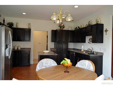 868 Daigler Dr, North Tonawanda, NY 14120 - photo 4