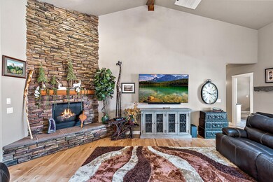 Gorgeous Gas Fireplace!