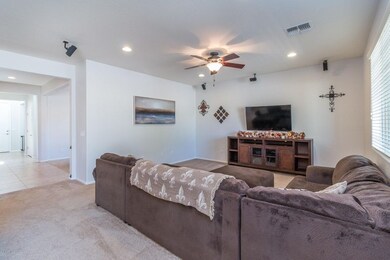 3) GREAT ROOM TO ENTRY