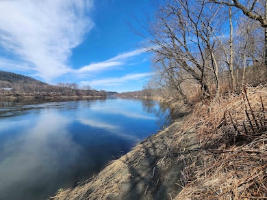 1400 Feet of River Front Property on Connecticut River