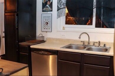 709 Evergreen Cir, Las Vegas, NV 89107 - photo 6