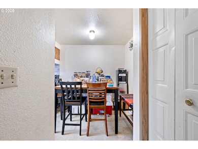 1194 R St, Springfield, OR 97477 - photo 4