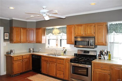 Very spaceous kitchen with plenty of cabinet space