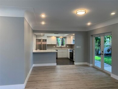    SNACKBAR  / DINING ROOM