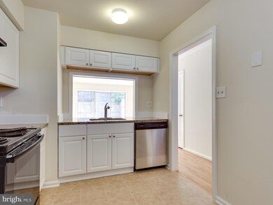 8367 Dunham Ct unit 613, Springfield, VA 22152 - photo 3