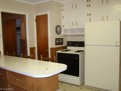 1034 Macon St, Asheboro, NC 27203 - photo 5