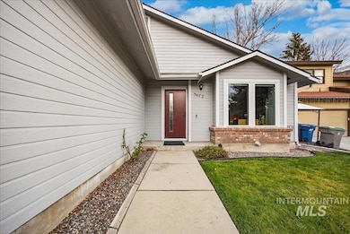 5672 W Drawbridge Dr, Boise, ID 83703 - photo 4