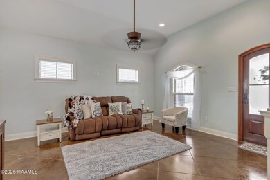 5-web-or-mls-121 Lee St-5 (2)