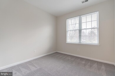 25329 Crossfield Dr, Chantilly, VA 20152 - photo 2