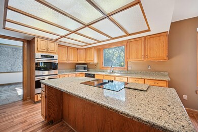 15-web-or-mls-Rushwood Dr-S2910-013