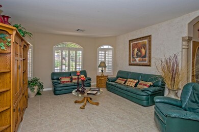 004_Living Room