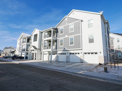 938 W Coral Charm Way unit L203, Saratoga Springs, UT 84045 - photo 3