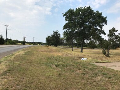 1800 S Bowie Dr, Weatherford, TX 76086 - photo 2