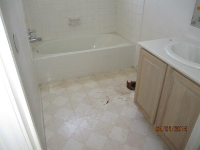 925 Hollow Park 04 01 14 051