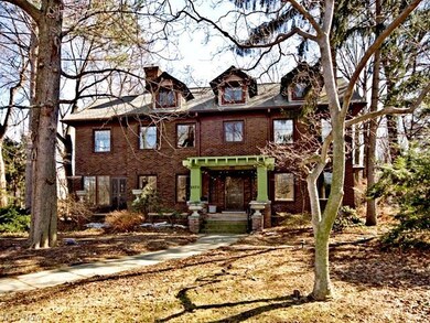 2570 Euclid Heights Blvd, Cleveland, OH 44106 - photo 2