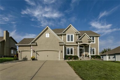 4424 SW Creekview Dr, Lees Summit, MO 64082 - photo 2
