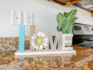 13707 Kristina St, Williston, ND 58801 - photo 6