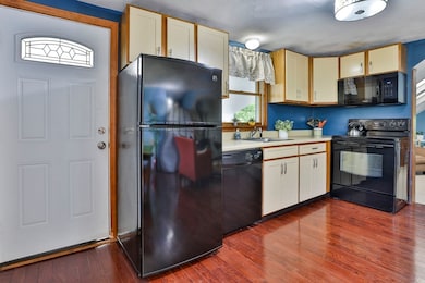 20 Emerson St unit 3, Wakefield, MA 01880 - photo 2