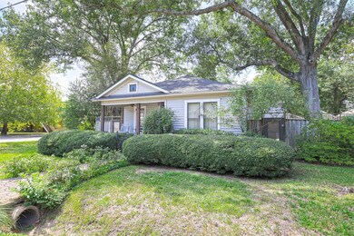 310 S Pine St, Tomball, TX 77375 - photo 5