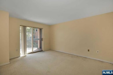 403 Nelson Ct unit 403A, Edgewater, NJ 07020 - photo 7