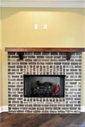 GAS LOGS ARE ALREADY INSTALLED - LOVE THE MATCHING