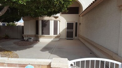 Front courtyard (5)