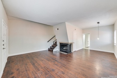 7123 Thrush View Ln unit 20, San Antonio, TX 78209 - photo 2